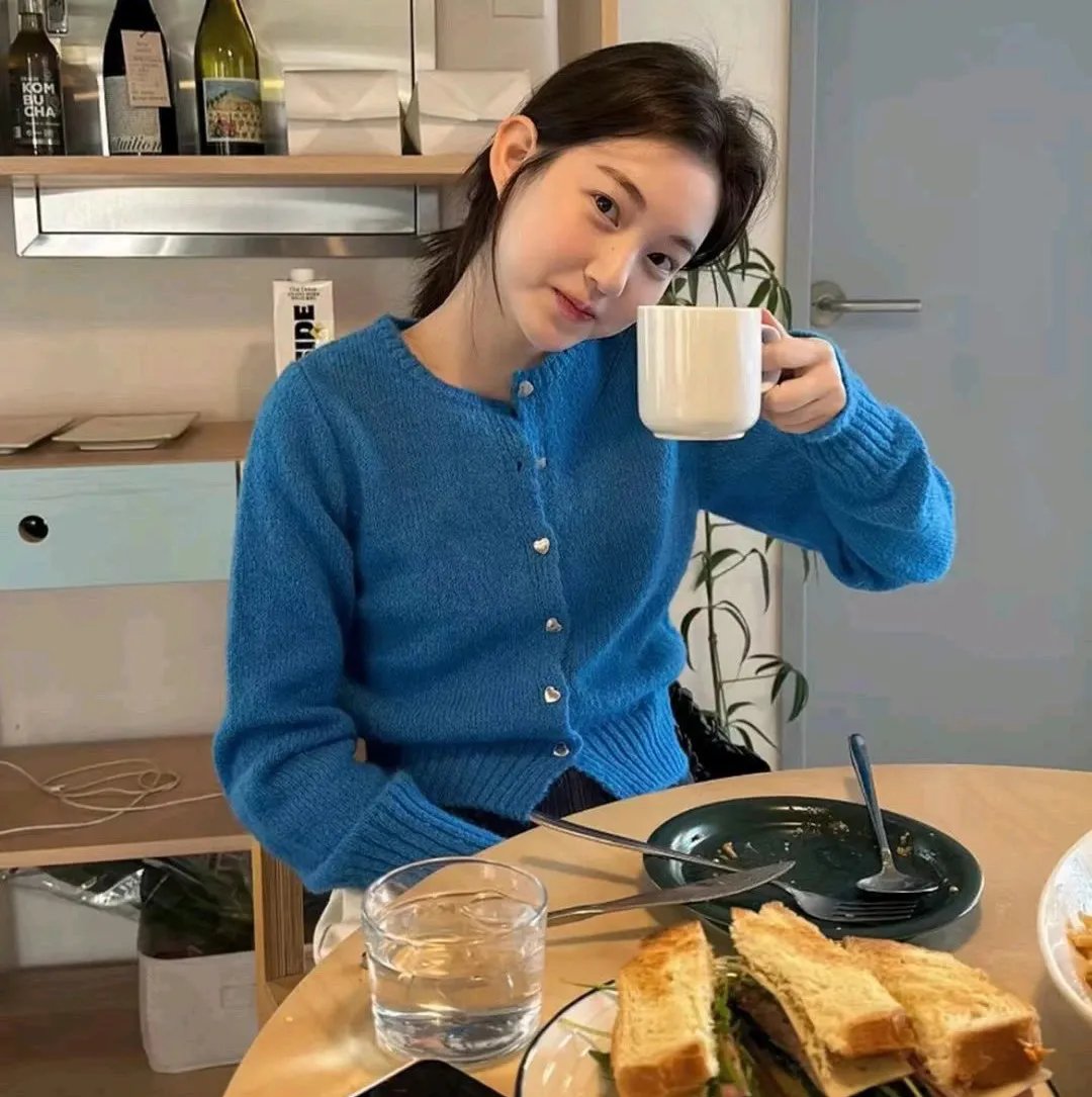 背后的她,眼前的我